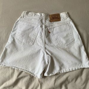 LEVIS - white, high waisted, denim shorts